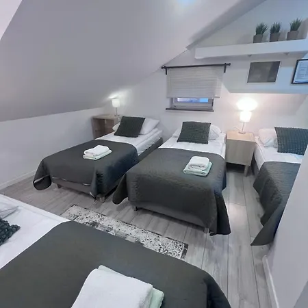 Pokoje I Apartamenty Willa Bielany Gasthof Warschau